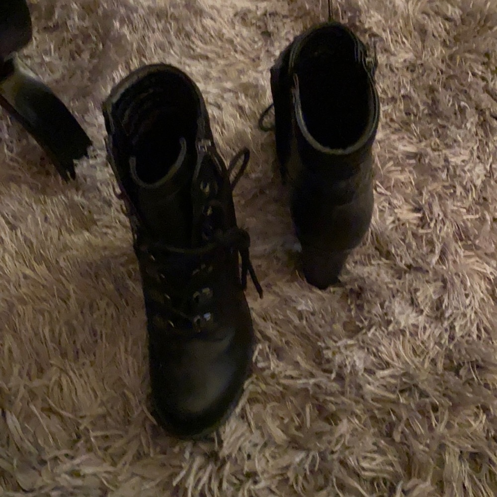 Heel Booties Their A Size 7 And Their Leather